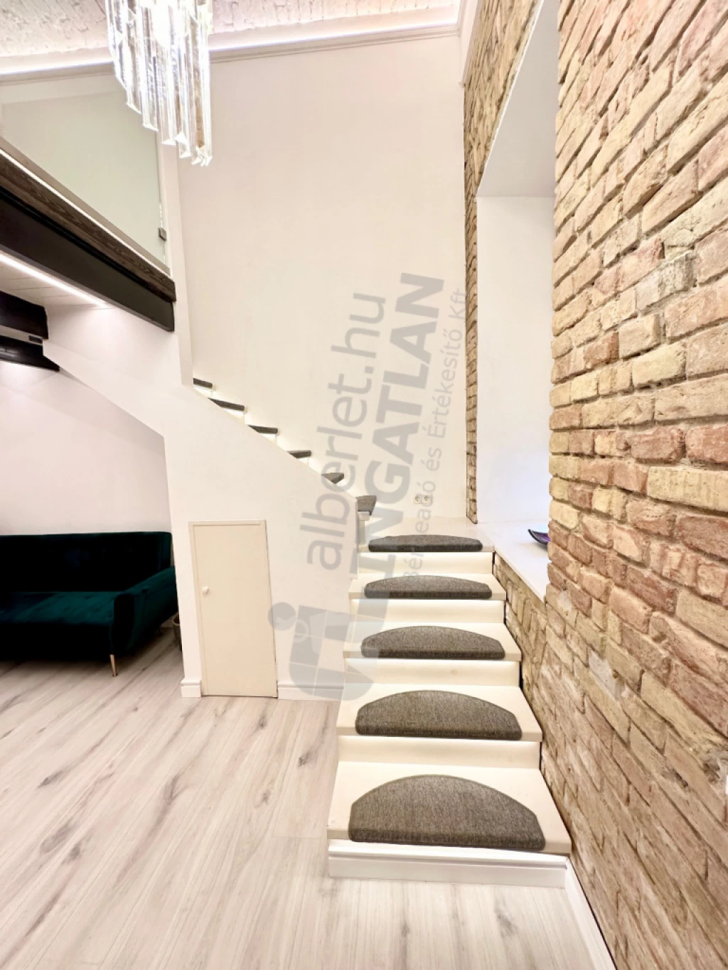 Kiadó téglalakás, Budapest VI. kerület, Paulay Ede utca