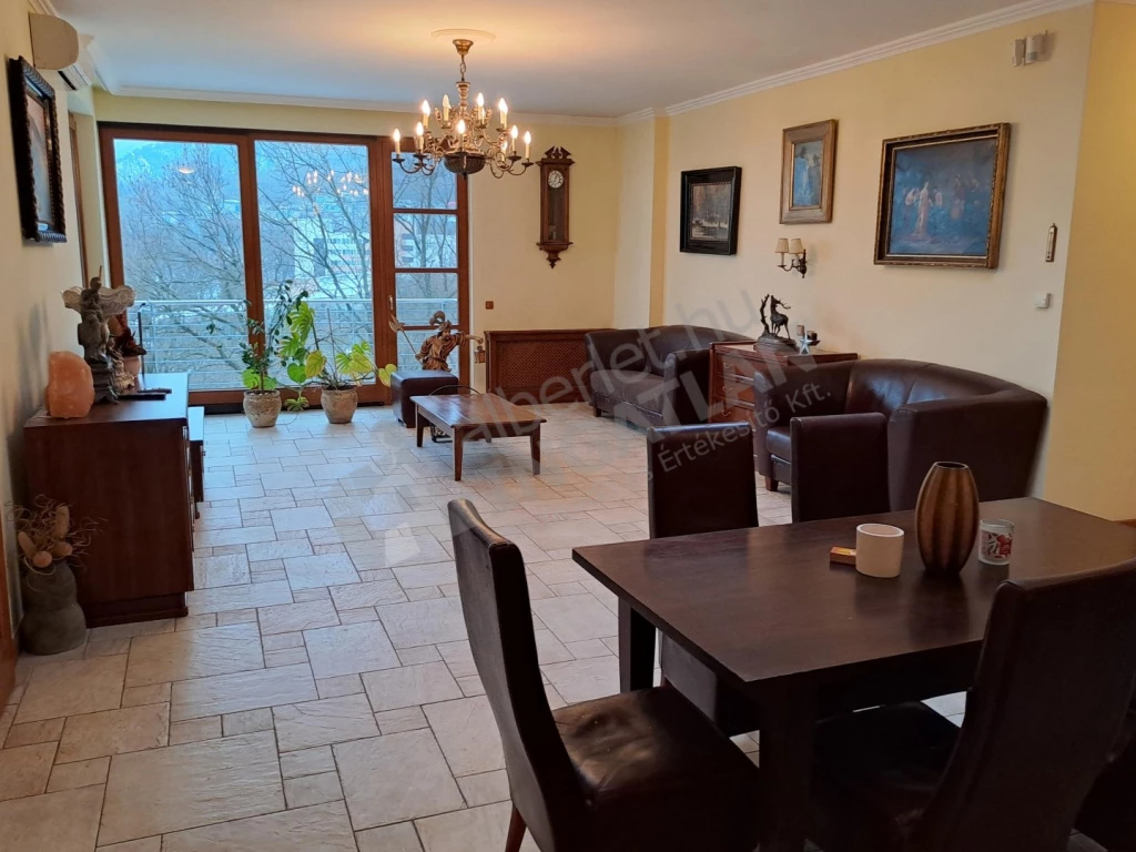 c3-2-name c2-19-name, Budapest II. kerület, Hárshegyi út