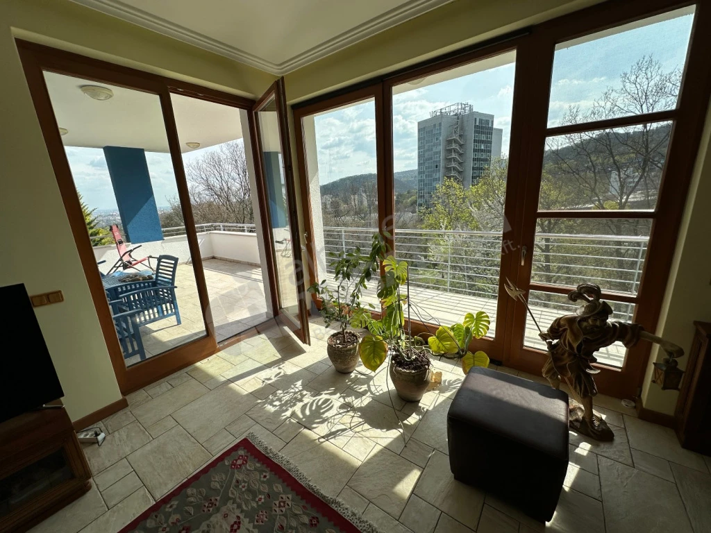 c3-2-name c2-19-name, Budapest II. kerület, Hárshegyi út