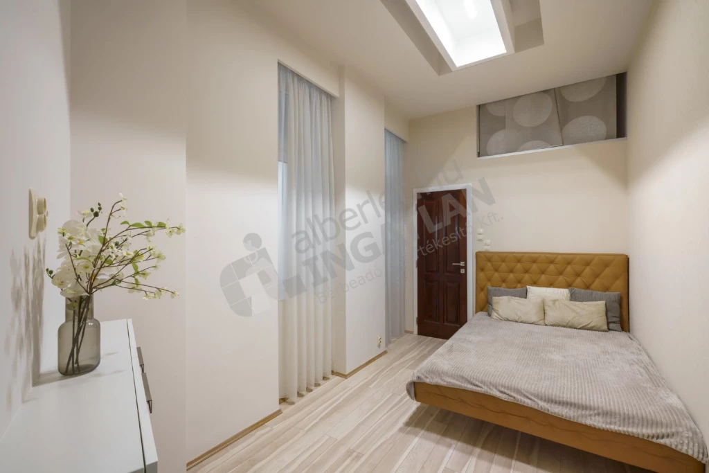 Eladó téglalakás, Budapest V. kerület, Városház utca