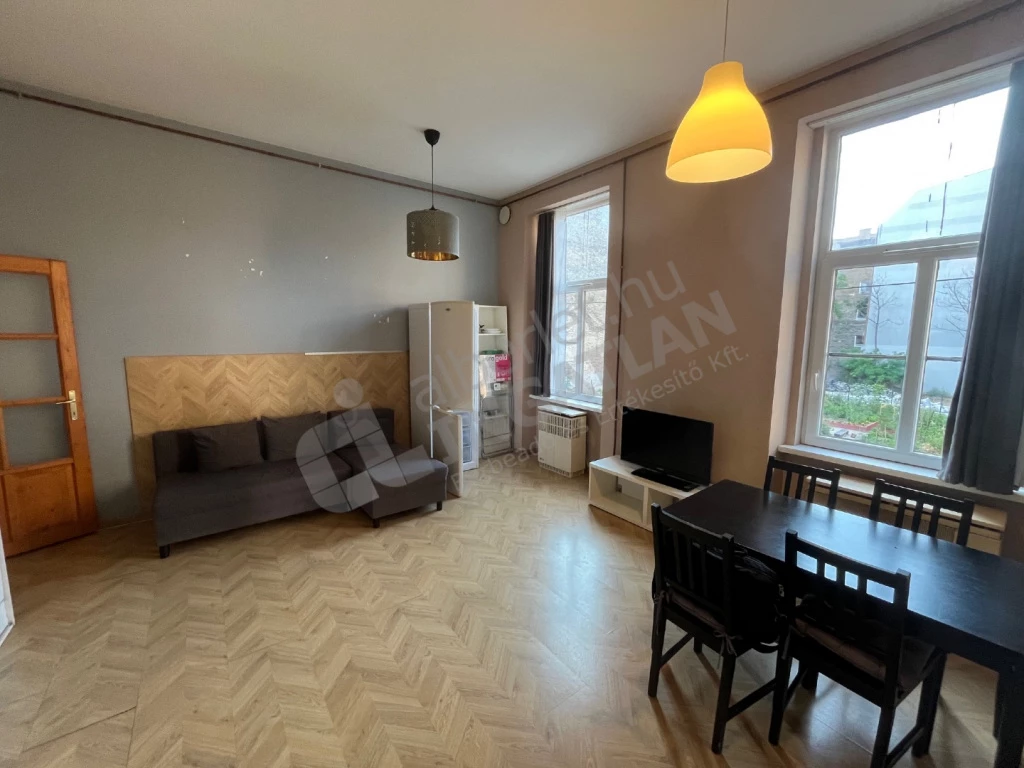 c3-1-name c2-19-name, Budapest VIII. kerület, Kőris utca