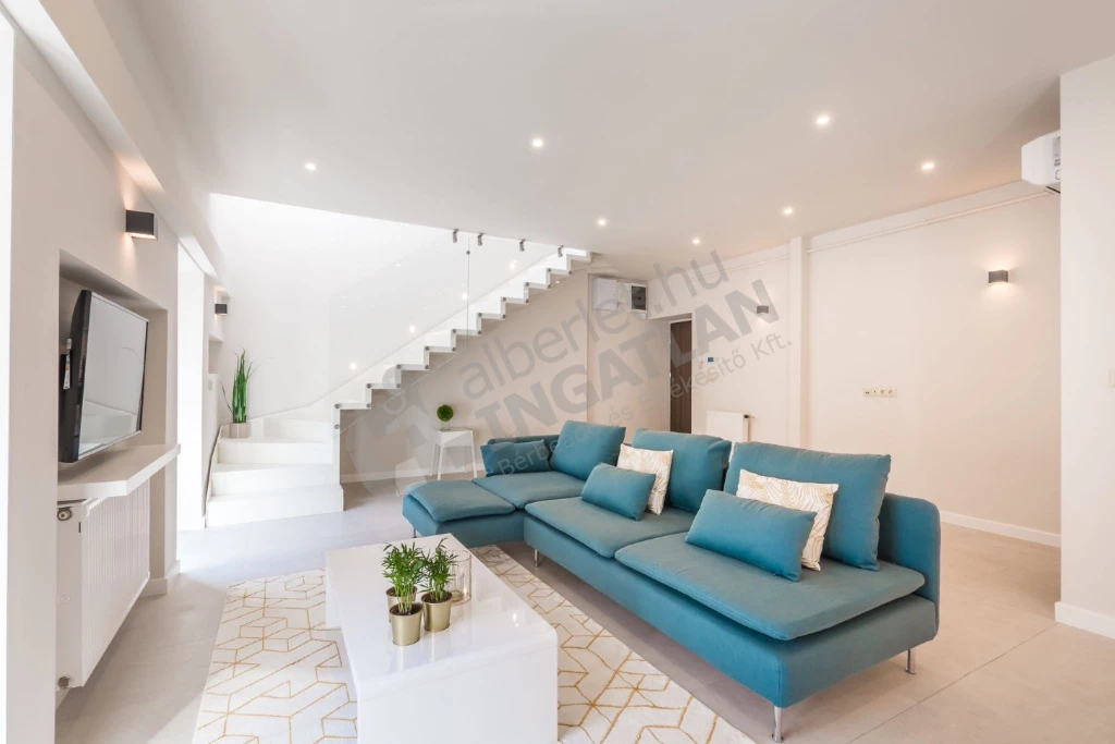 c3-2-name c2-19-name, Budapest V. kerület, Veres Pálné utca