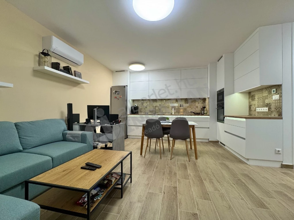 For rent brick flat, Budapest X. kerület, Örs vezér tere