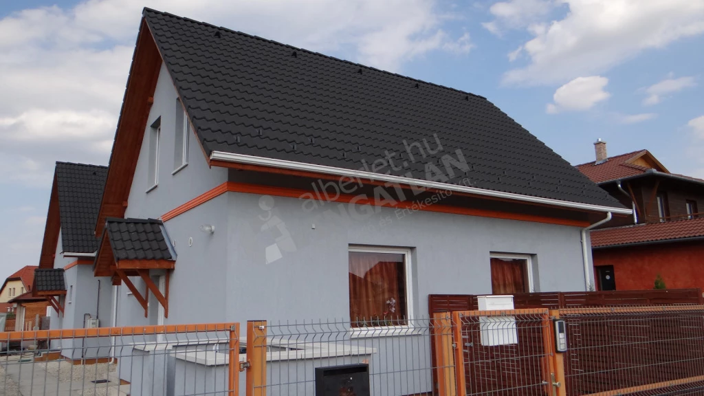 Kiadó sorház, Üllő, Bozsik József körút