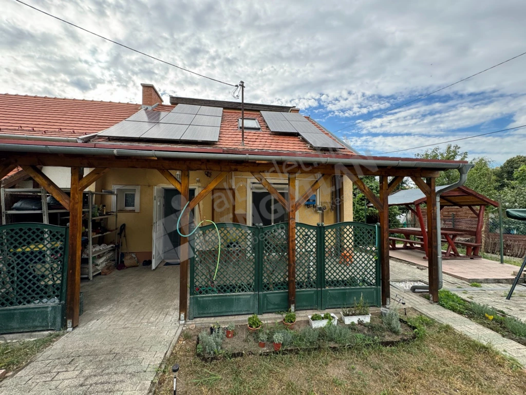 Kiadó ikerház, Budapest XVI. kerület, Lapos köz