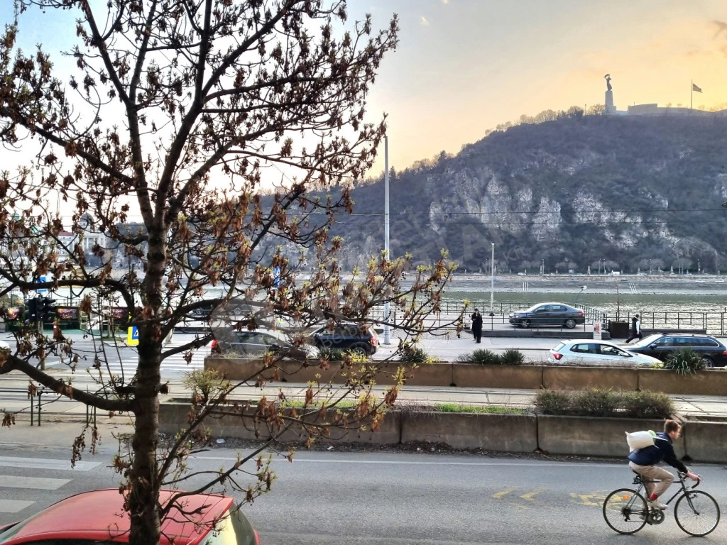 Kiadó téglalakás, Budapest V. kerület, Belgrád rakpart