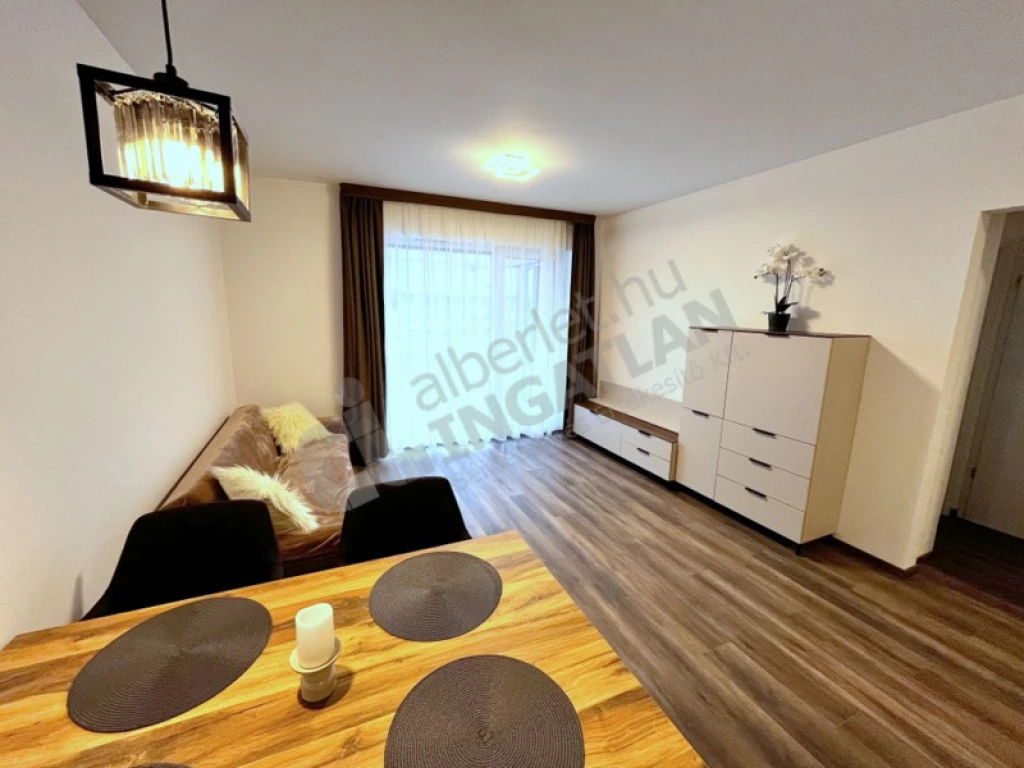 Kiadó téglalakás, Budapest XIII. kerület, Béke tér