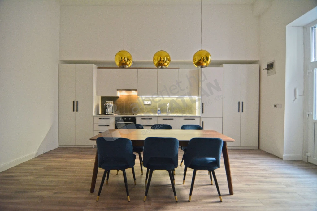 Eladó téglalakás, Budapest V. kerület, Szemere utca