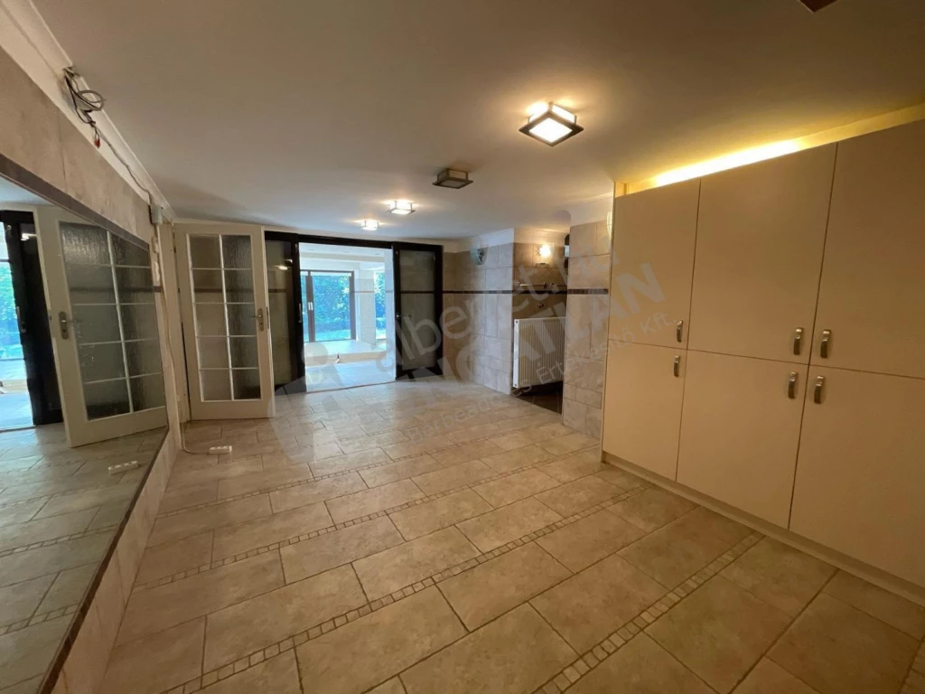 Kiadó téglalakás, Budapest XII. kerület, Denevér köz