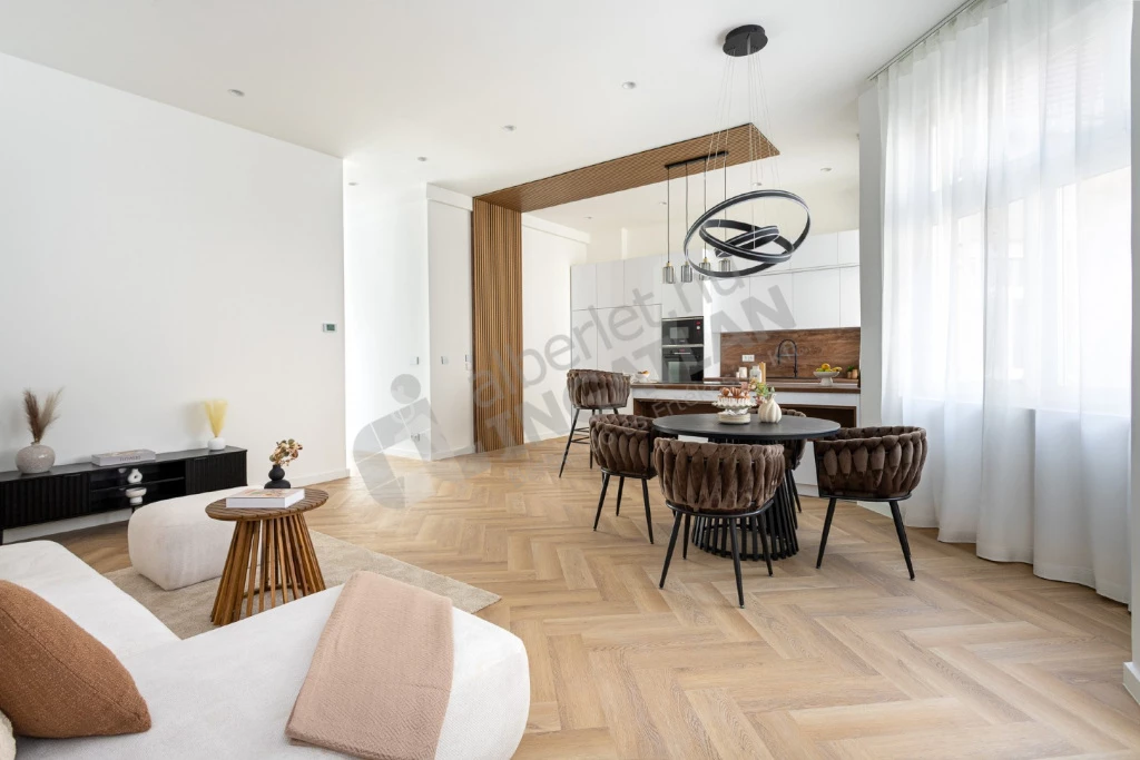 Eladó téglalakás, Budapest V. kerület, Papnövelde utca