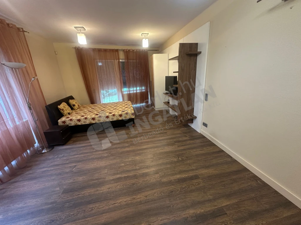 c3-2-name c2-19-name, Budapest VIII. kerület, Futó utca