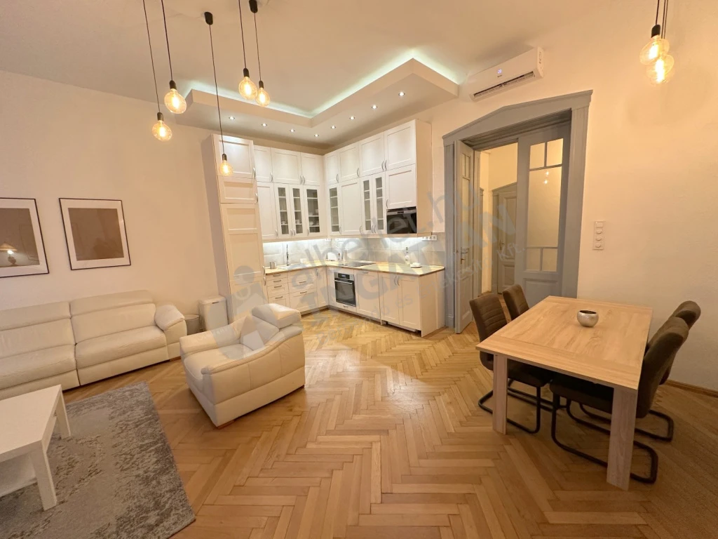 Eladó téglalakás, Budapest V. kerület, Haris köz