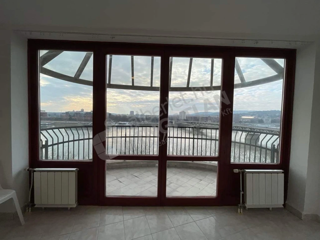 c3-2-name c2-19-name, Budapest IX. kerület, Boráros tér