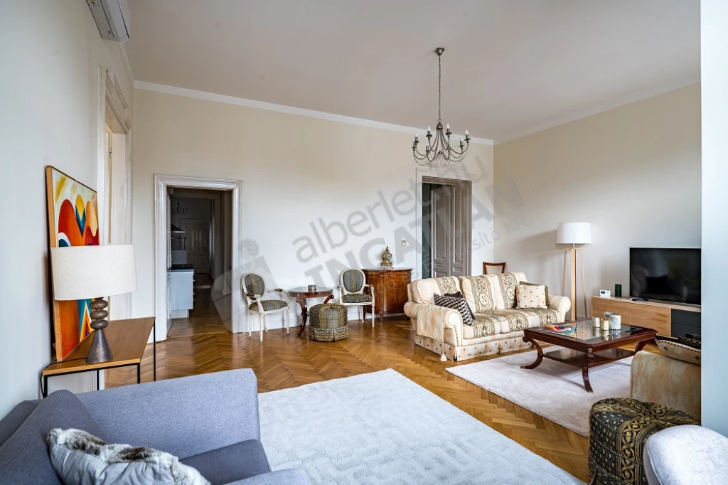 c3-2-name c2-19-name, Budapest V. kerület, Váci utca