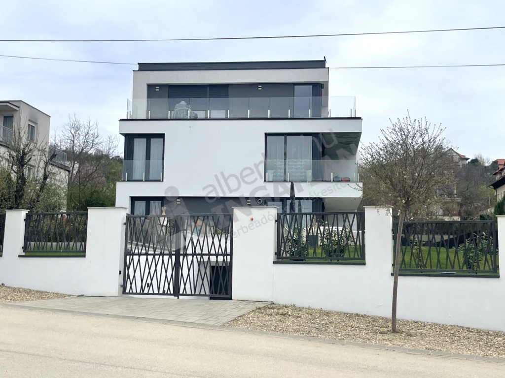 c3-2-name c2-19-name, Budapest XI. kerület, Lépés utca