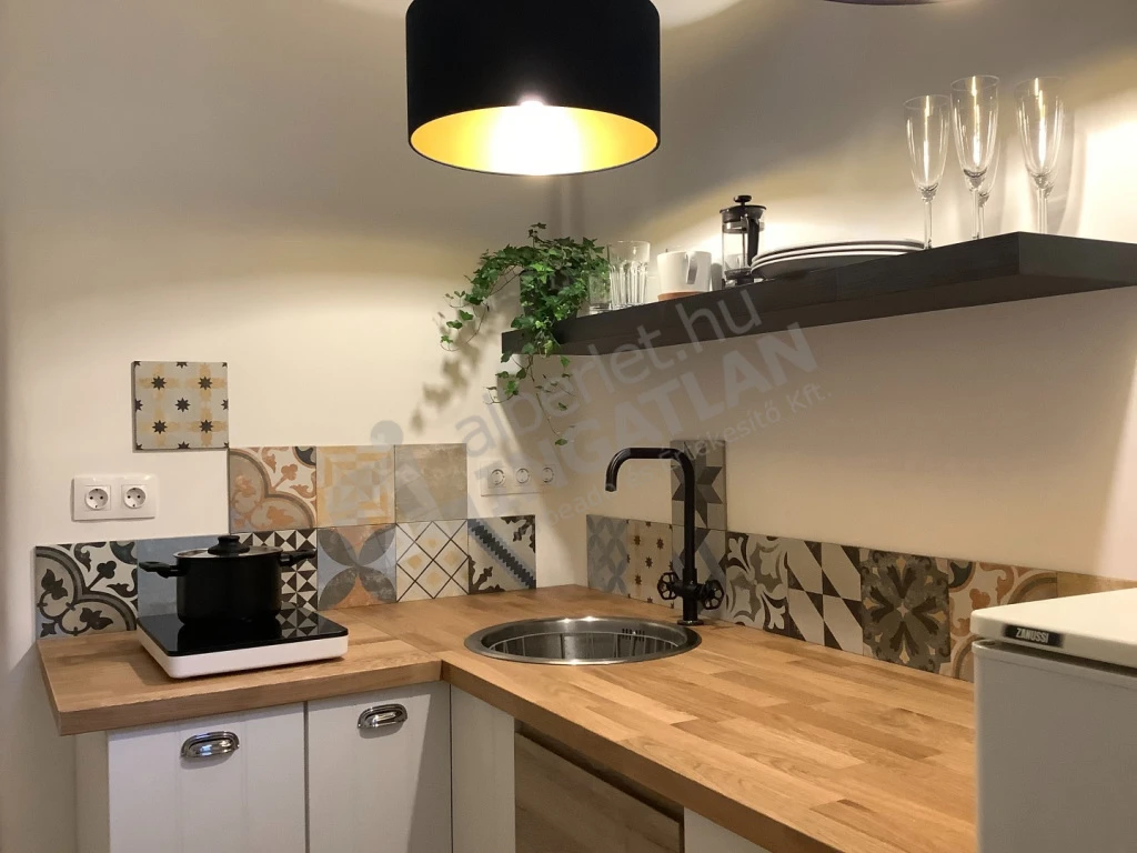 Kiadó téglalakás, Budapest VII. kerület, Garay utca