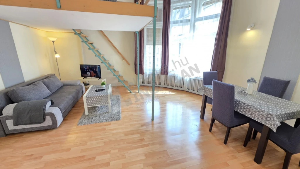 c3-2-name c2-19-name, Budapest V. kerület, Pilvax köz