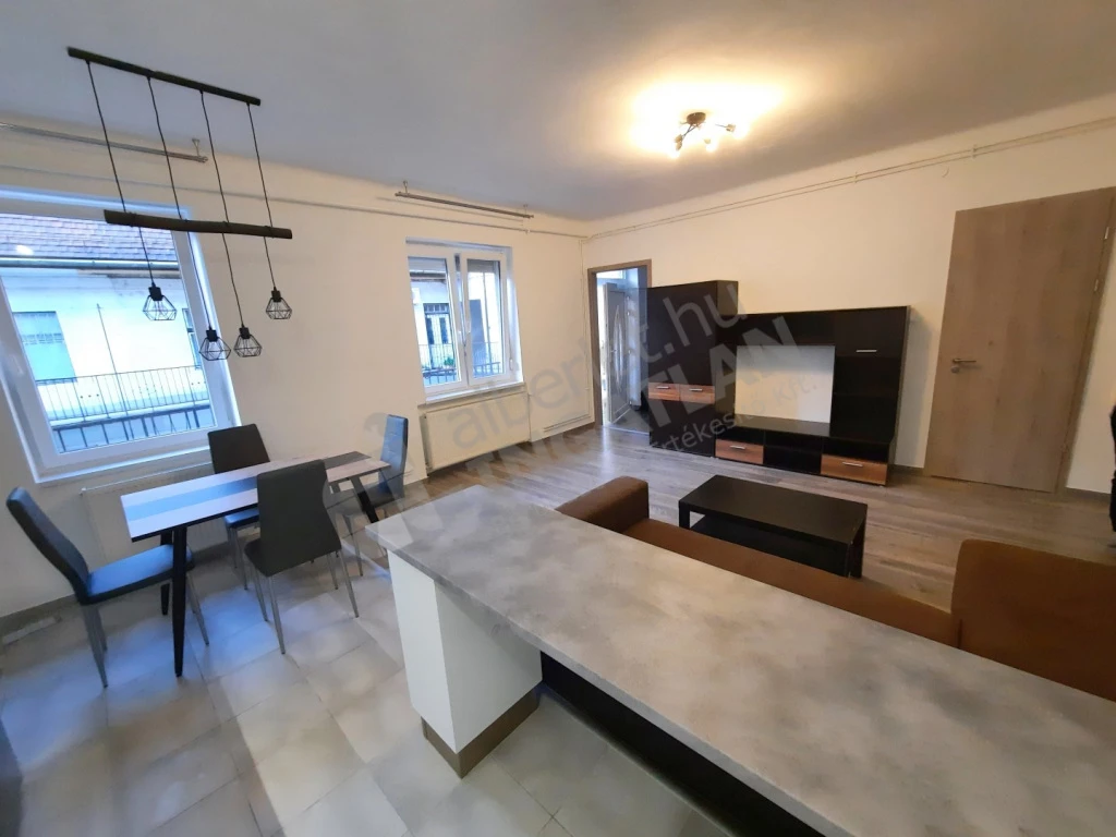 Eladó téglalakás, Budapest VIII. kerület, Víg utca