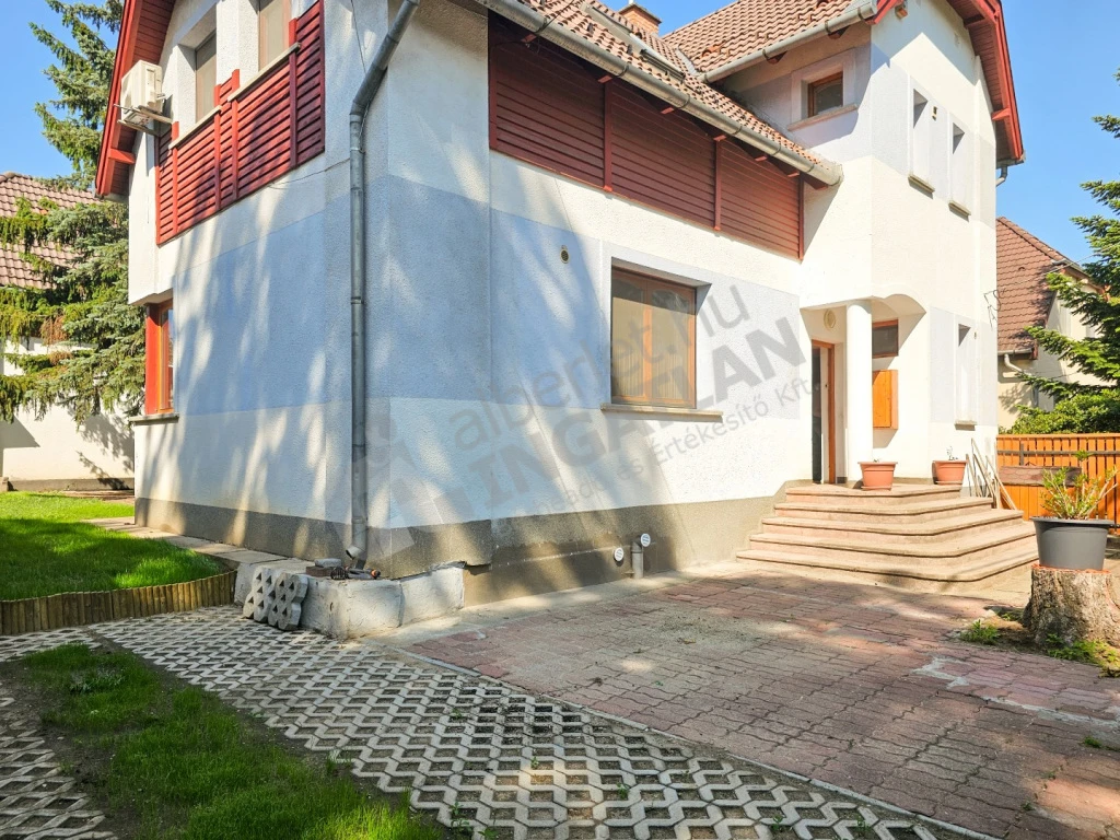 c3-2-name c2-1-name, Budapest XVI. kerület, Sándor utca