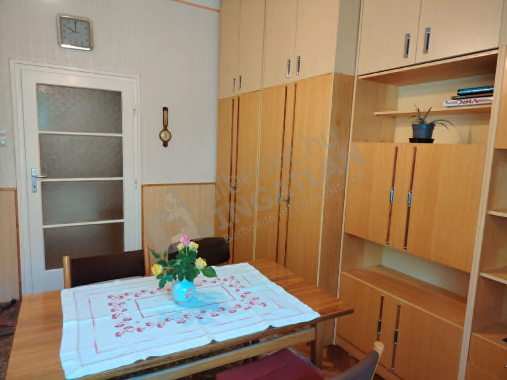 Kiadó sorház, Budapest X. kerület, Vika köz