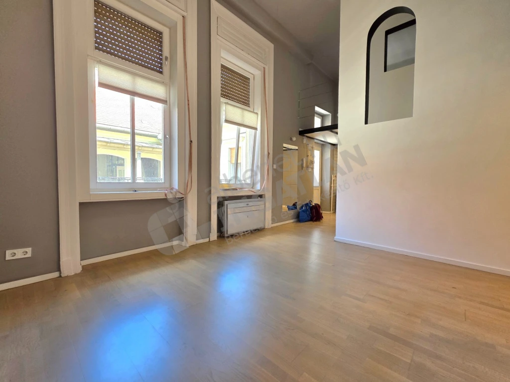 Kiadó téglalakás, Budapest V. kerület, Károly körút