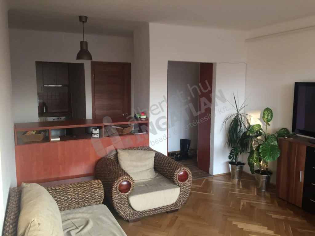 Kiadó téglalakás, Budapest XI. kerület, Szirtes utca