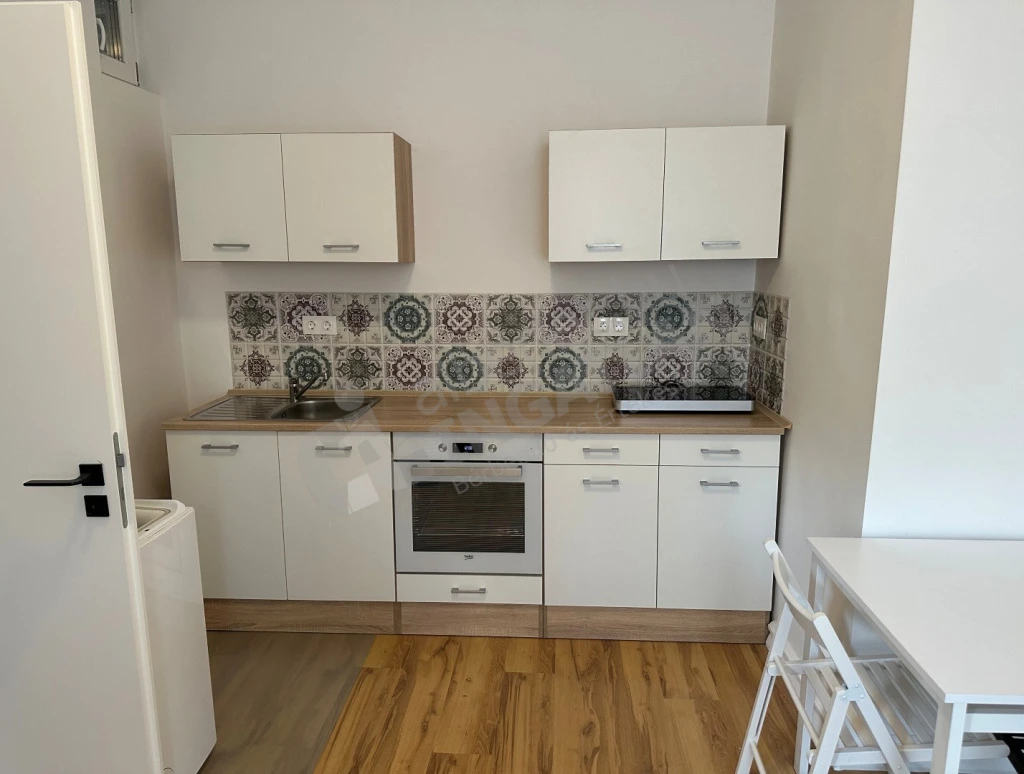 Kiadó téglalakás, Budapest V. kerület, Balassi Bálint utca