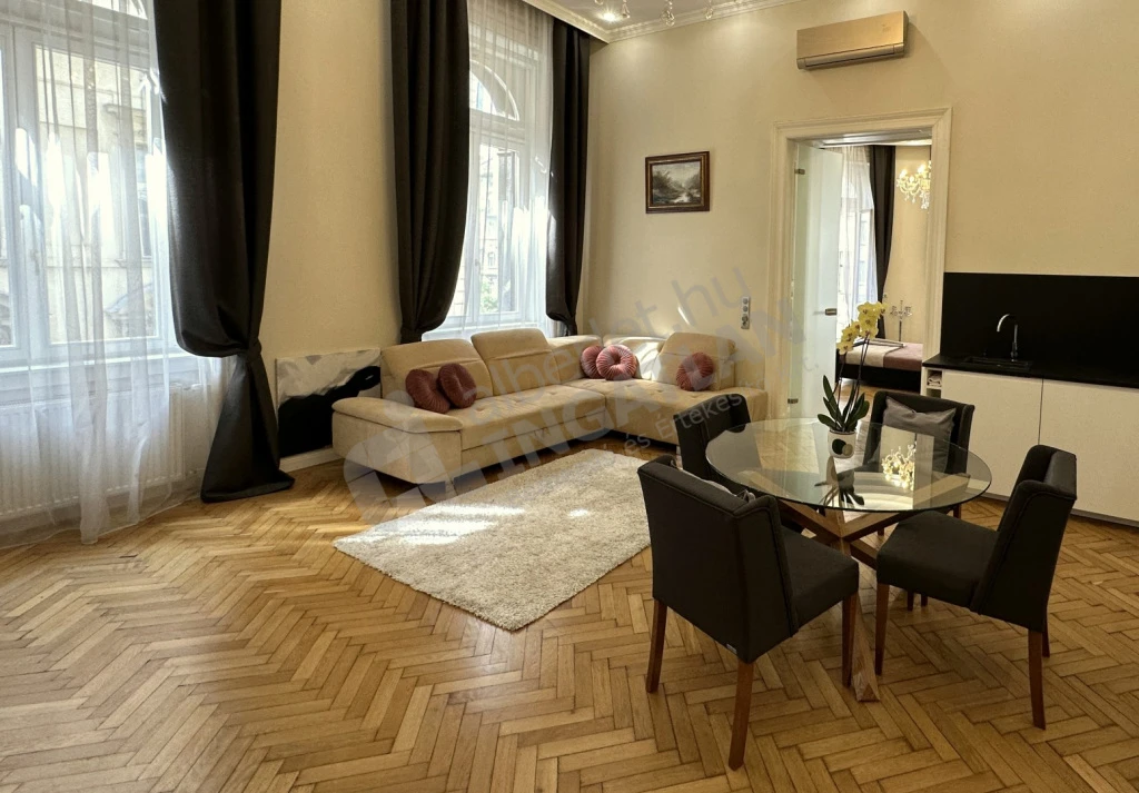 Kiadó téglalakás, Budapest VI. kerület, Jókai utca