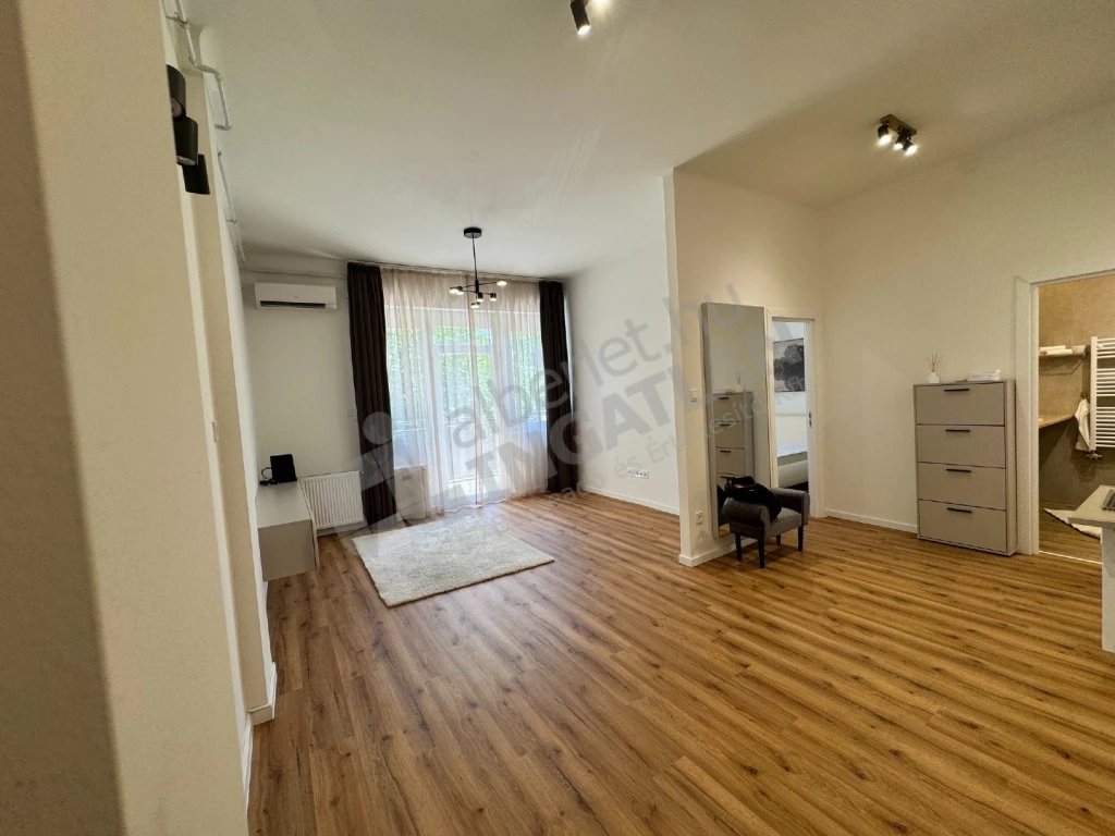 Kiadó téglalakás, Budapest XXI. kerület, Szent István út