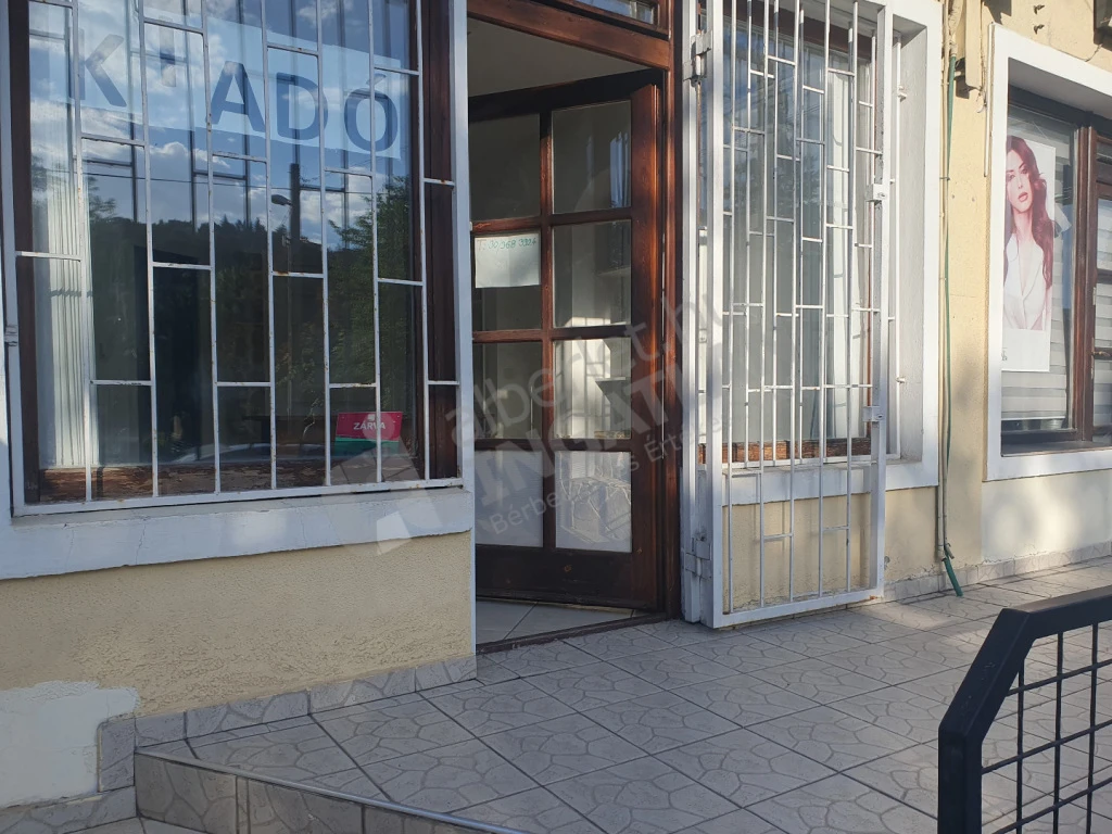 Kiadó üzlet, Budapest II. kerület, Máriaremetei út