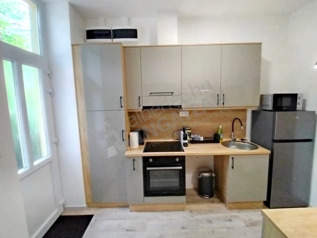 Kiadó téglalakás, Budapest VI. kerület, Izabella utca