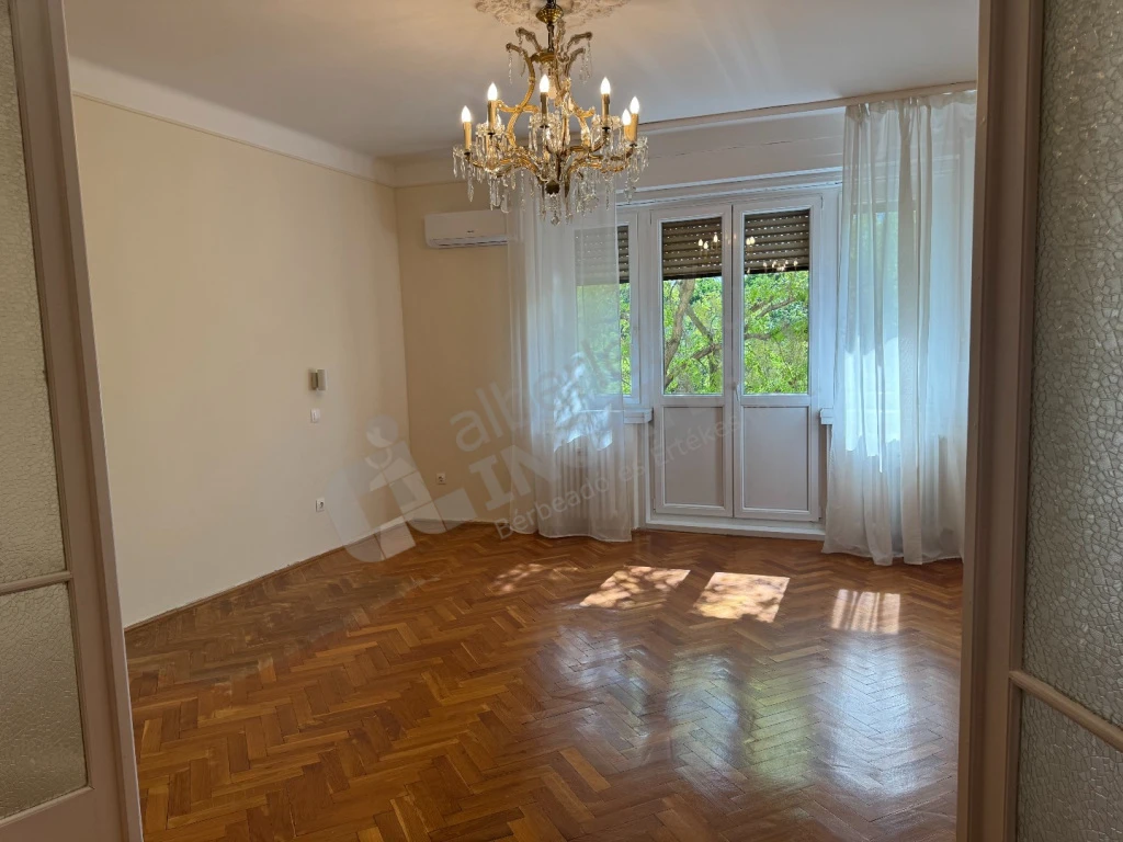 Kiadó téglalakás, Budapest I. kerület, Attila út