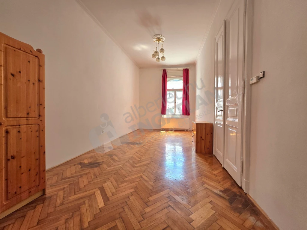 Kiadó téglalakás, Budapest V. kerület, Zoltán utca
