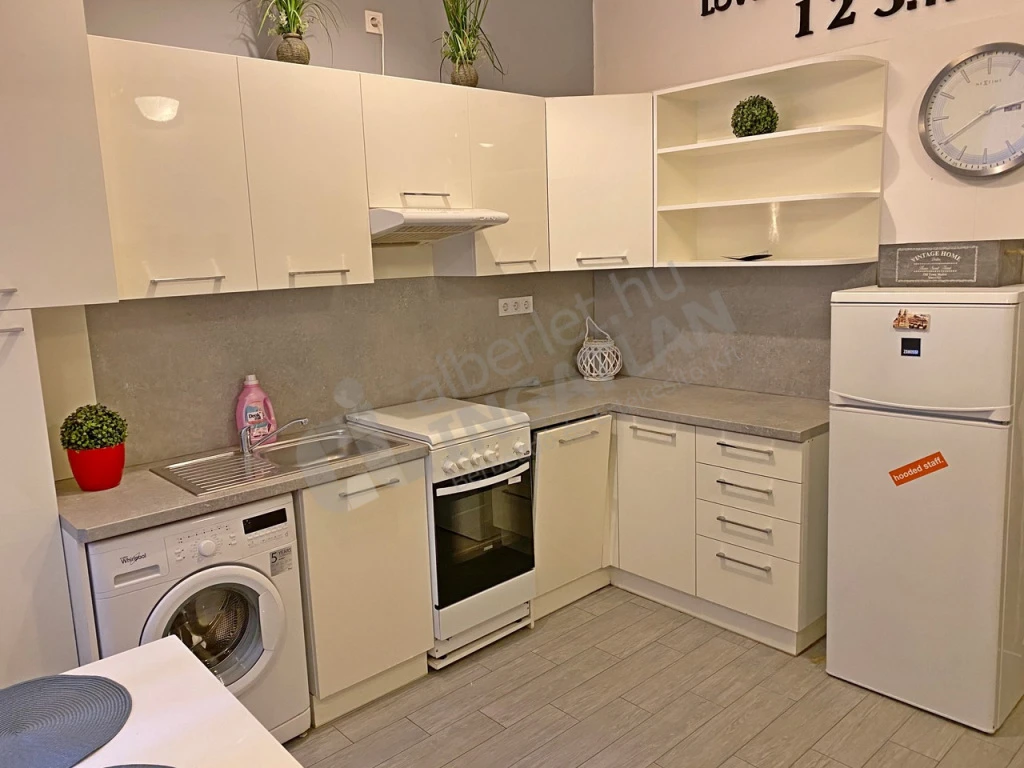 Kiadó téglalakás, Budapest V. kerület, Sas utca