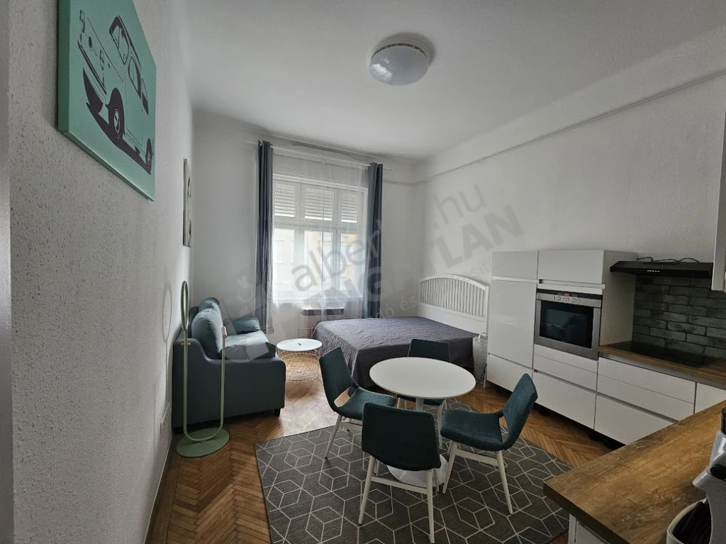 c3-2-name c2-19-name, Budapest VIII. kerület, Kőris utca
