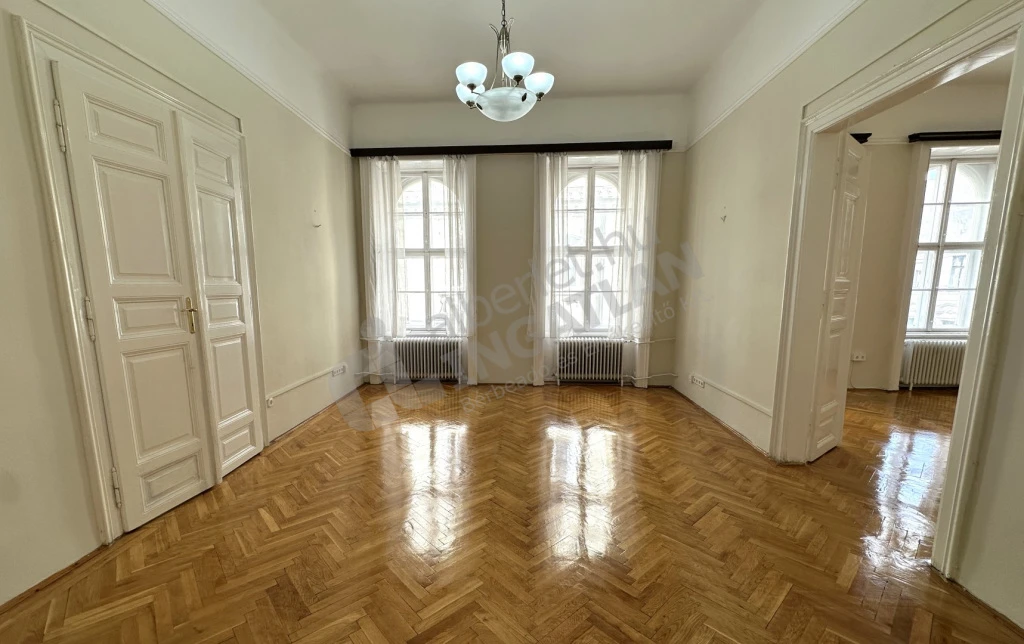 Kiadó téglalakás, Budapest V. kerület, Nádor utca