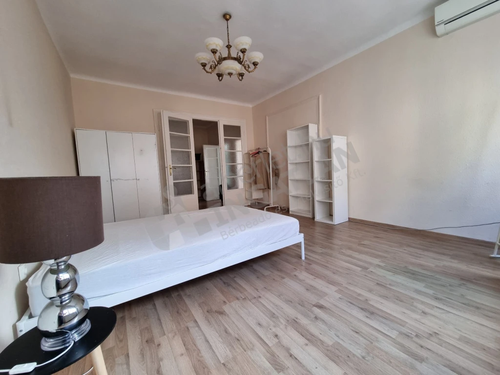 Kiadó téglalakás, Budapest I. kerület, Fő utca
