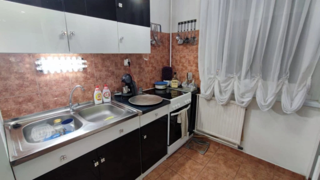 Eladó 46 m2 panel lakás, Debrecen