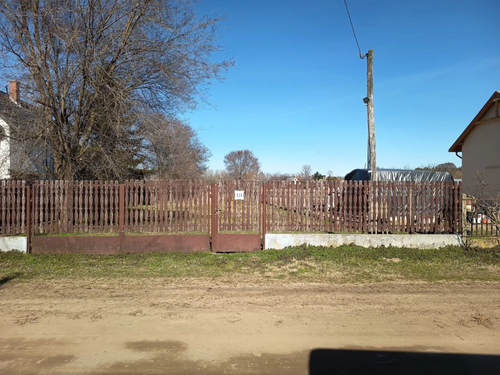 Eladó 1070 m2 külterületi telek, Debrecen