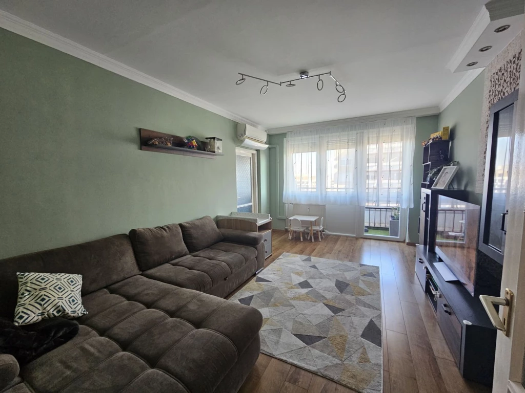 Eladó 63 m2 panel lakás, Debrecen