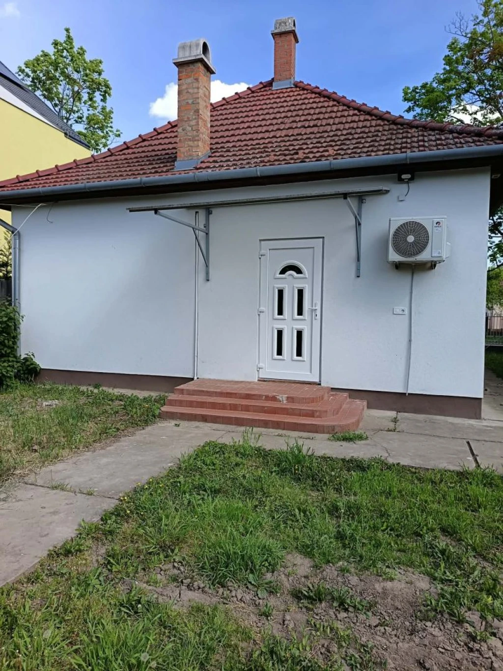 Hajdúszoboszló központjában családi ház kiadó!!