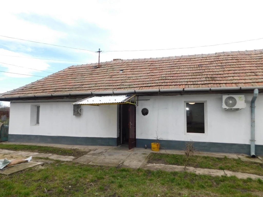 Belsőleg felújított, 84 nm-es családi ház eladó Szihalmon!