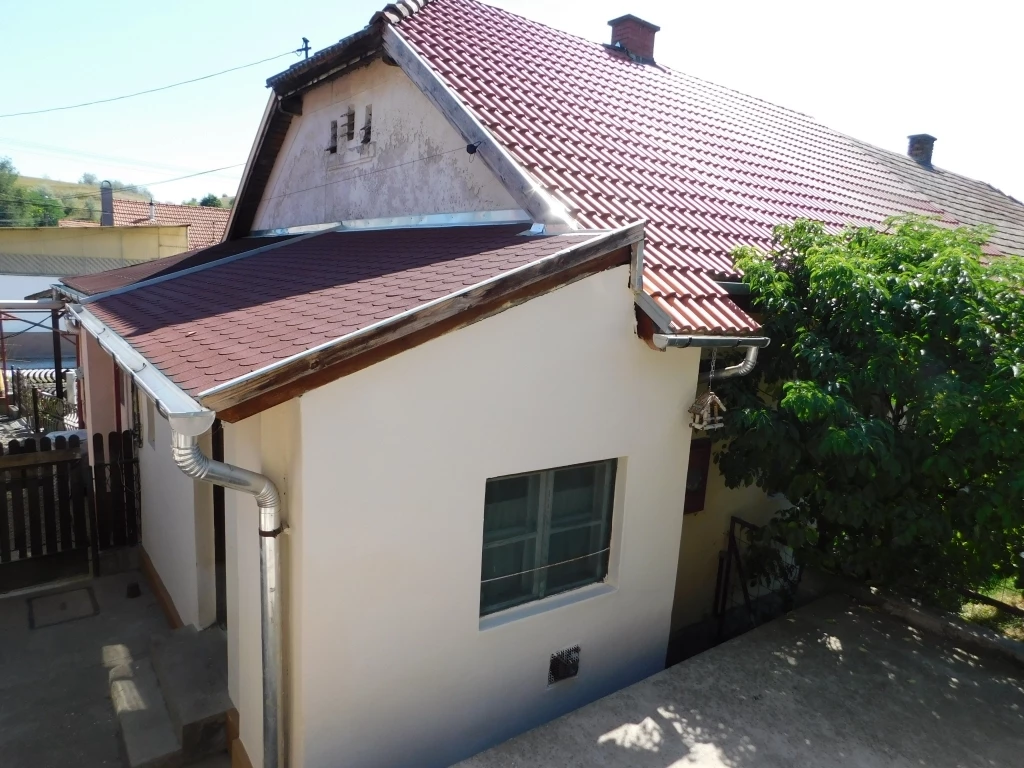 Kertkapcsolatos, 2 szobás lakás eladó Egercsehiben!