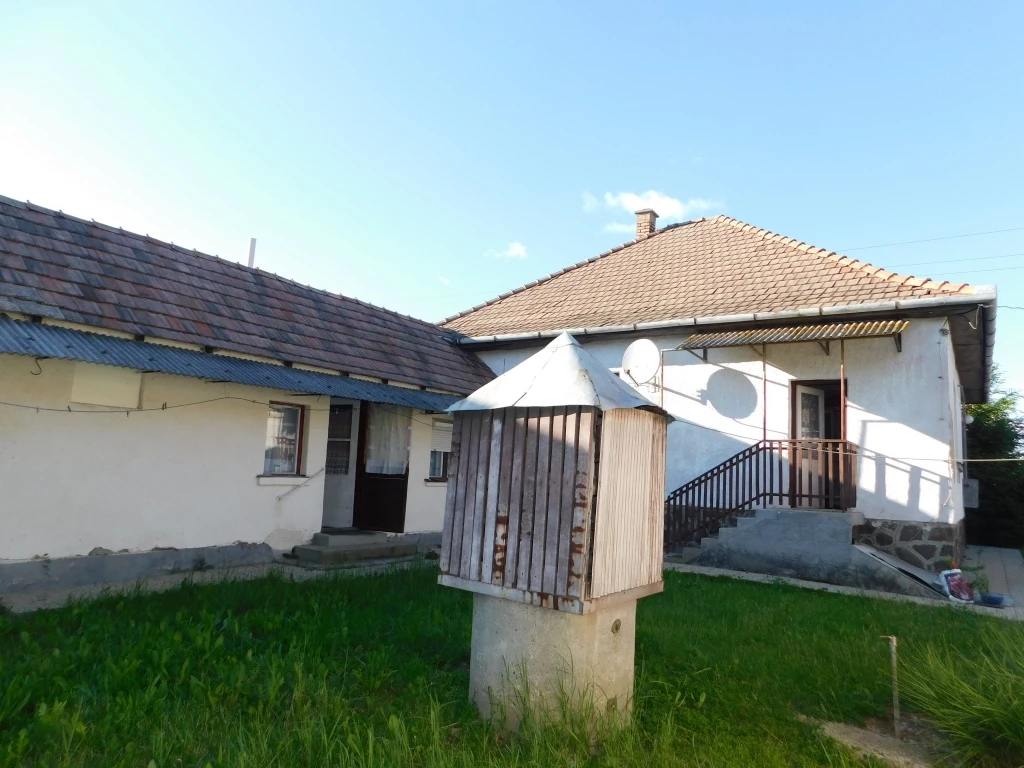 Felújítandó, 3 szobás családi ház eladó Mátraderecskén!