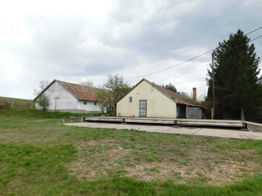 330 nm hasznos területű ipari ingatlan eladó Mátraderecskén!