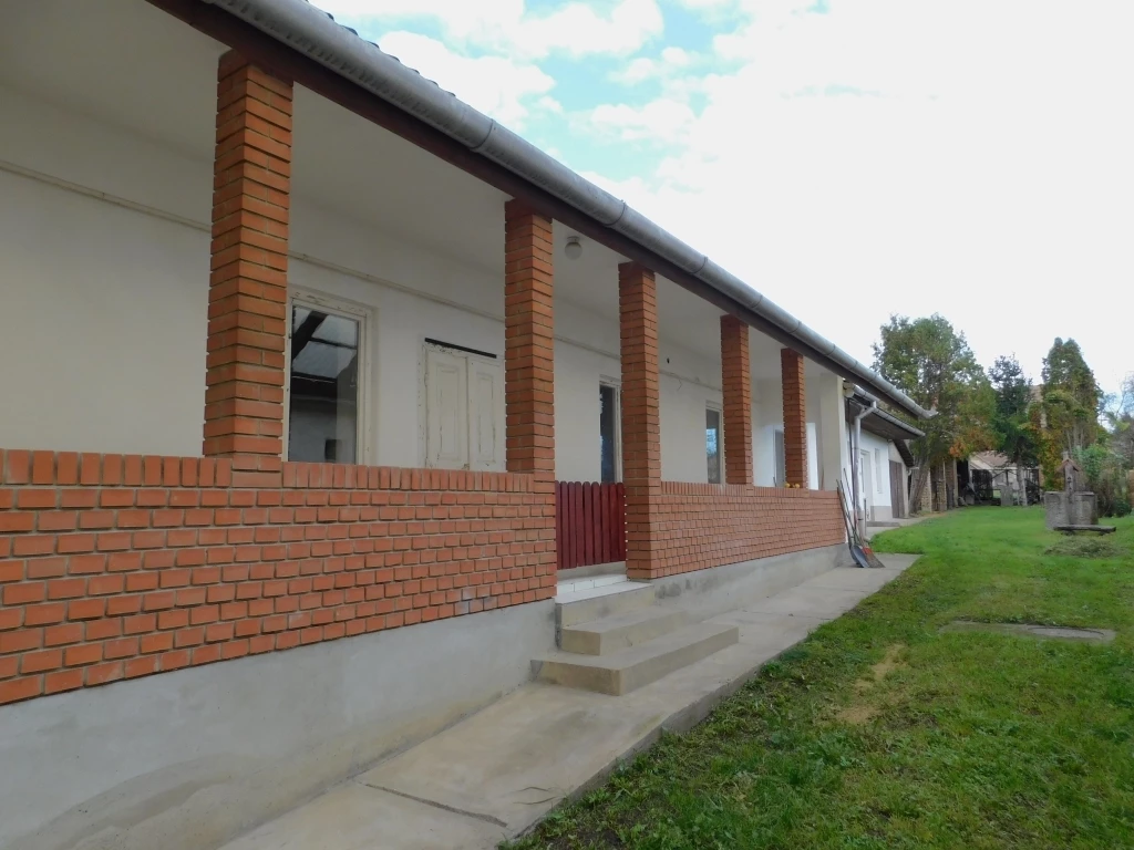 Tornácos parasztház jellegű családi ház eladó Mátraderecskén!