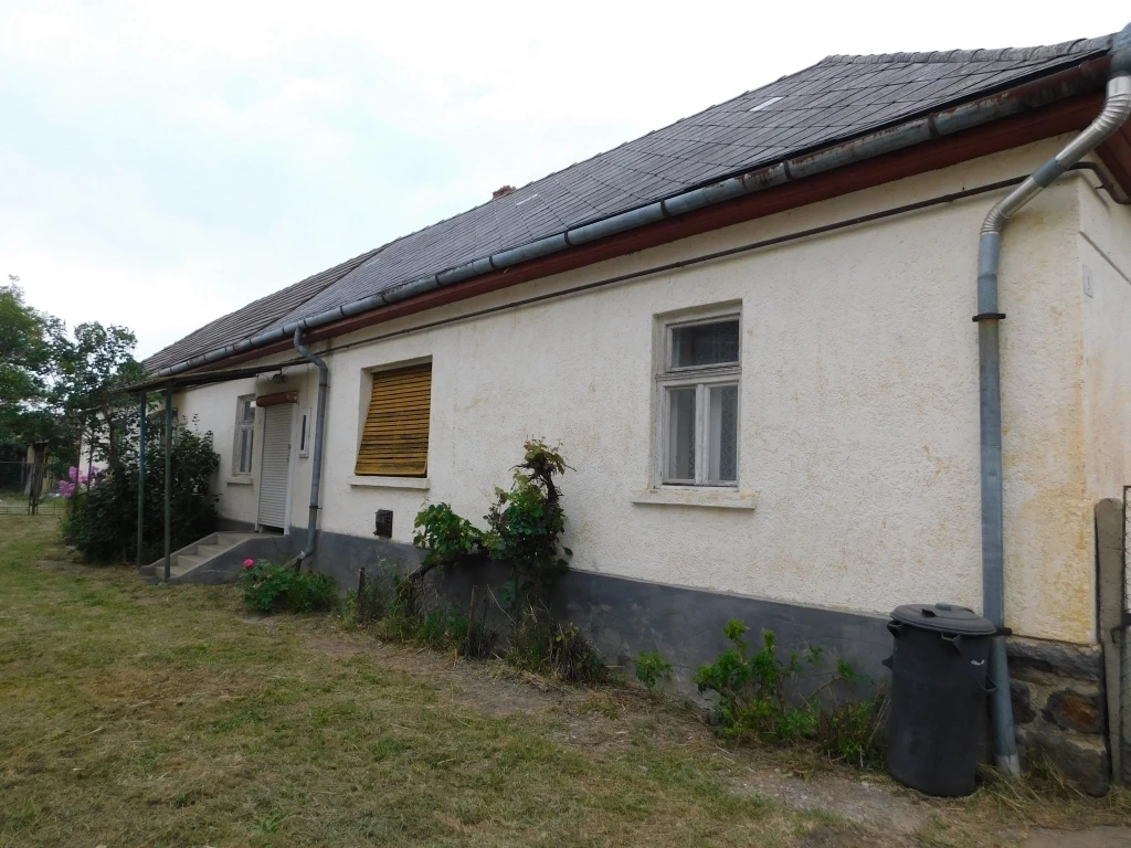 Felújítandó, 3 szobás családi ház eladó Mátraderecskén!