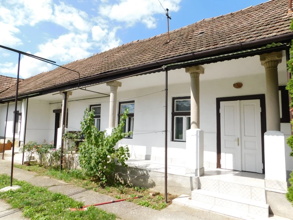 Tornácos parasztház jellegű családi ház eladó Mátraderecskén!