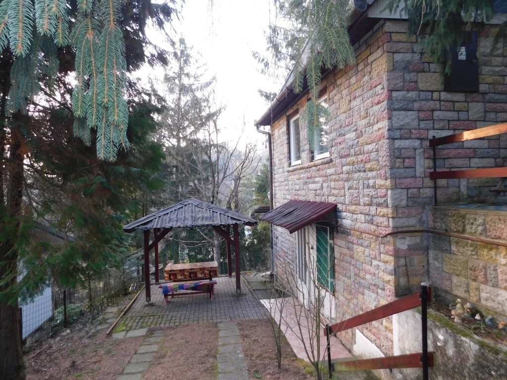 Hangulatos, jó állapotú nyaraló eladó Mátraderecskén!