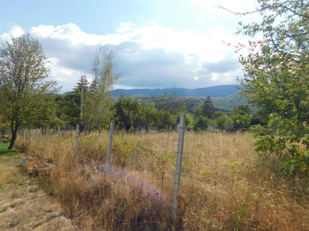 Csodás panorámával, üdülőövezeti építési telek eladó Parádóhután!